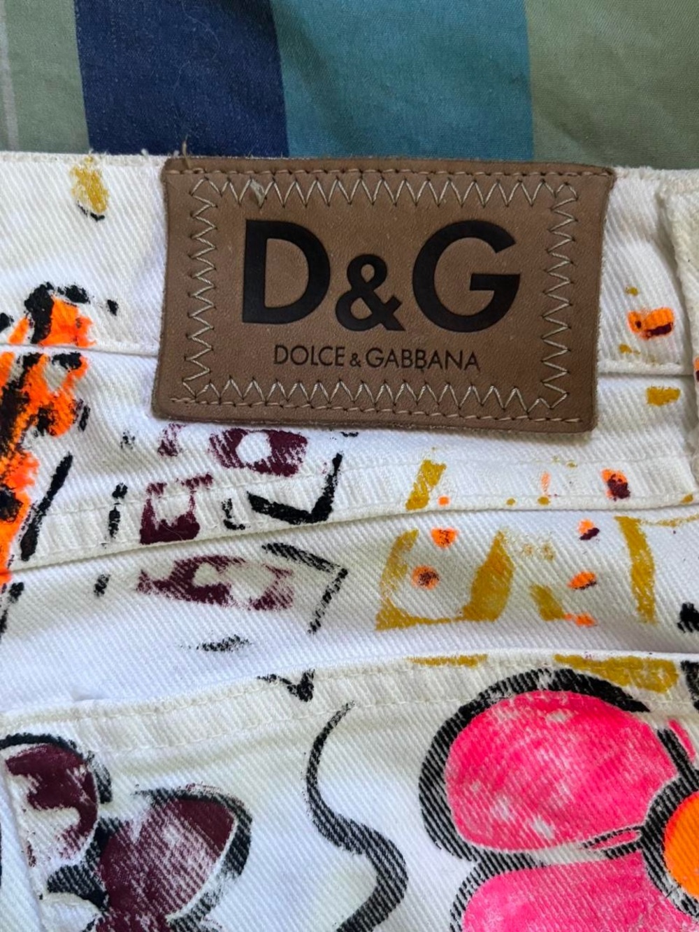 Dolce & Gabbana White Jeans with Multicolor Floral Paint-Print